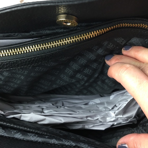 Steve Madden Quilted  Cream & Black Shoulder Purse - Picture 9 of 14